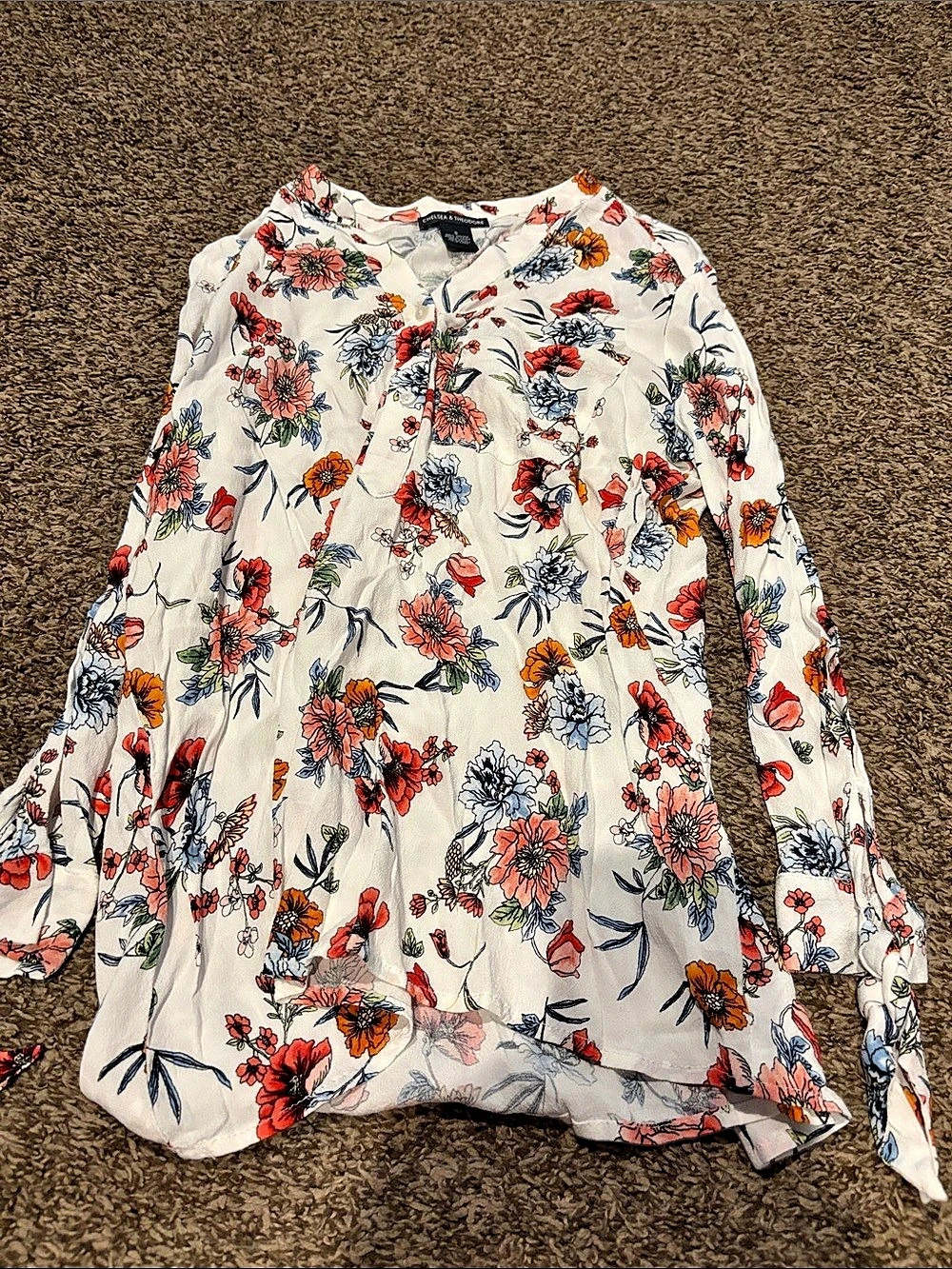 Chelsea & Theodore Floral Blouse in White & Red Size Small Like New